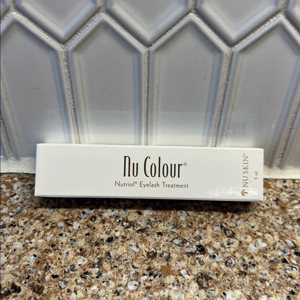 NWT!!! One (1) Nu Colour Eyelash Treatment